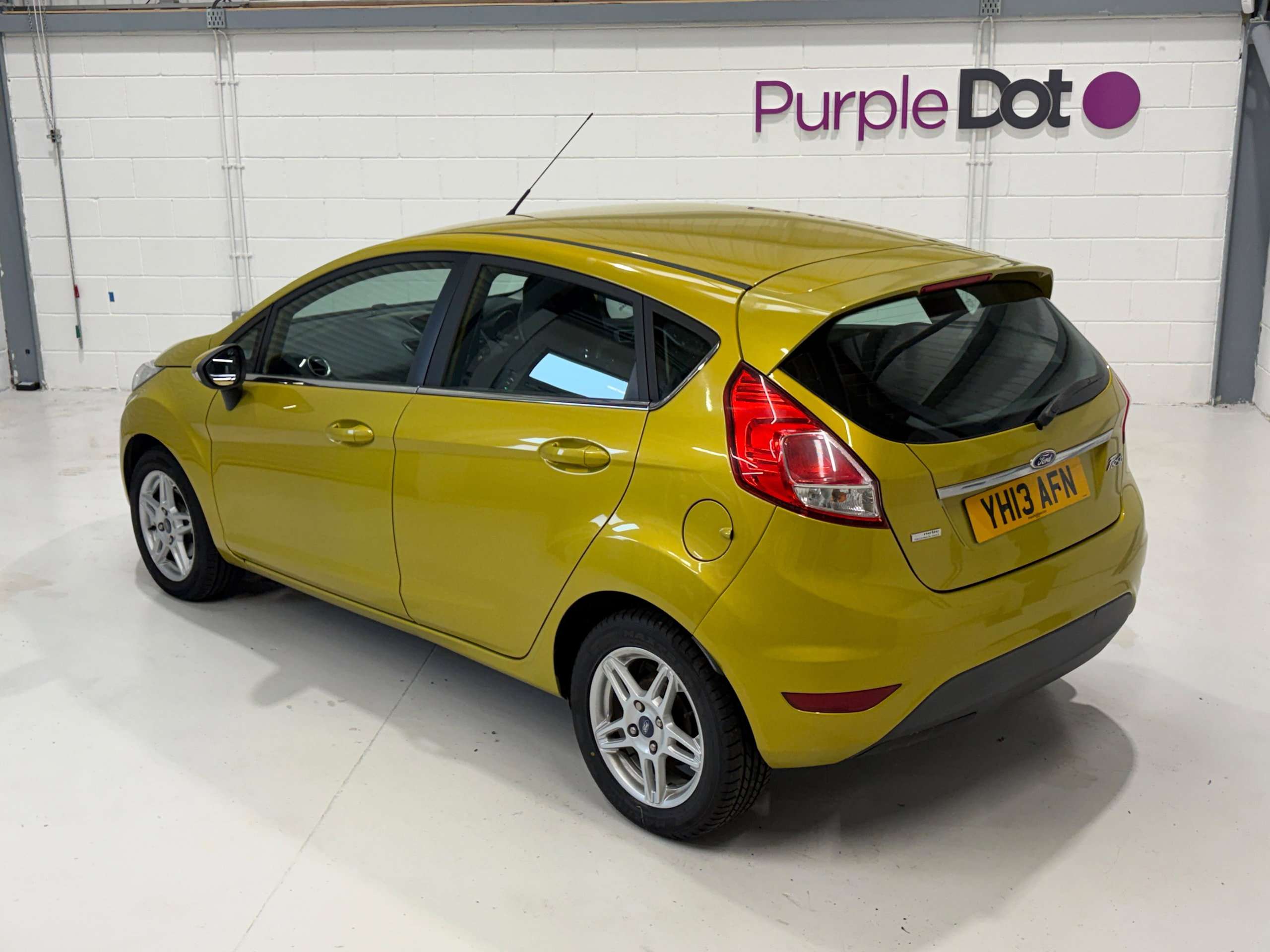 A 2013 FORD FIESTA 1.0 Zetec Hatchback 5dr Petrol Manual Euro 5 (s/s) (80 ps) A 2013 FORD FIESTA 1.0 Zetec Hatchback 5dr Petrol Manual Euro 5 (s/s) (80 ps)