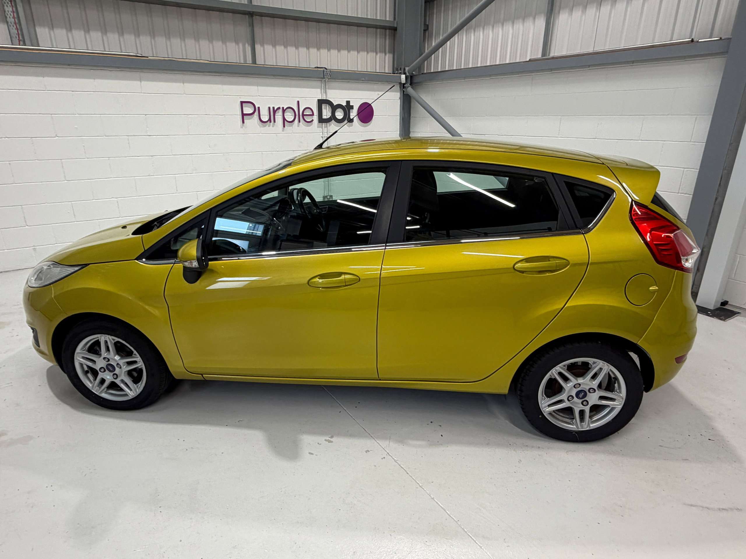 A 2013 FORD FIESTA 1.0 Zetec Hatchback 5dr Petrol Manual Euro 5 (s/s) (80 ps) A 2013 FORD FIESTA 1.0 Zetec Hatchback 5dr Petrol Manual Euro 5 (s/s) (80 ps)