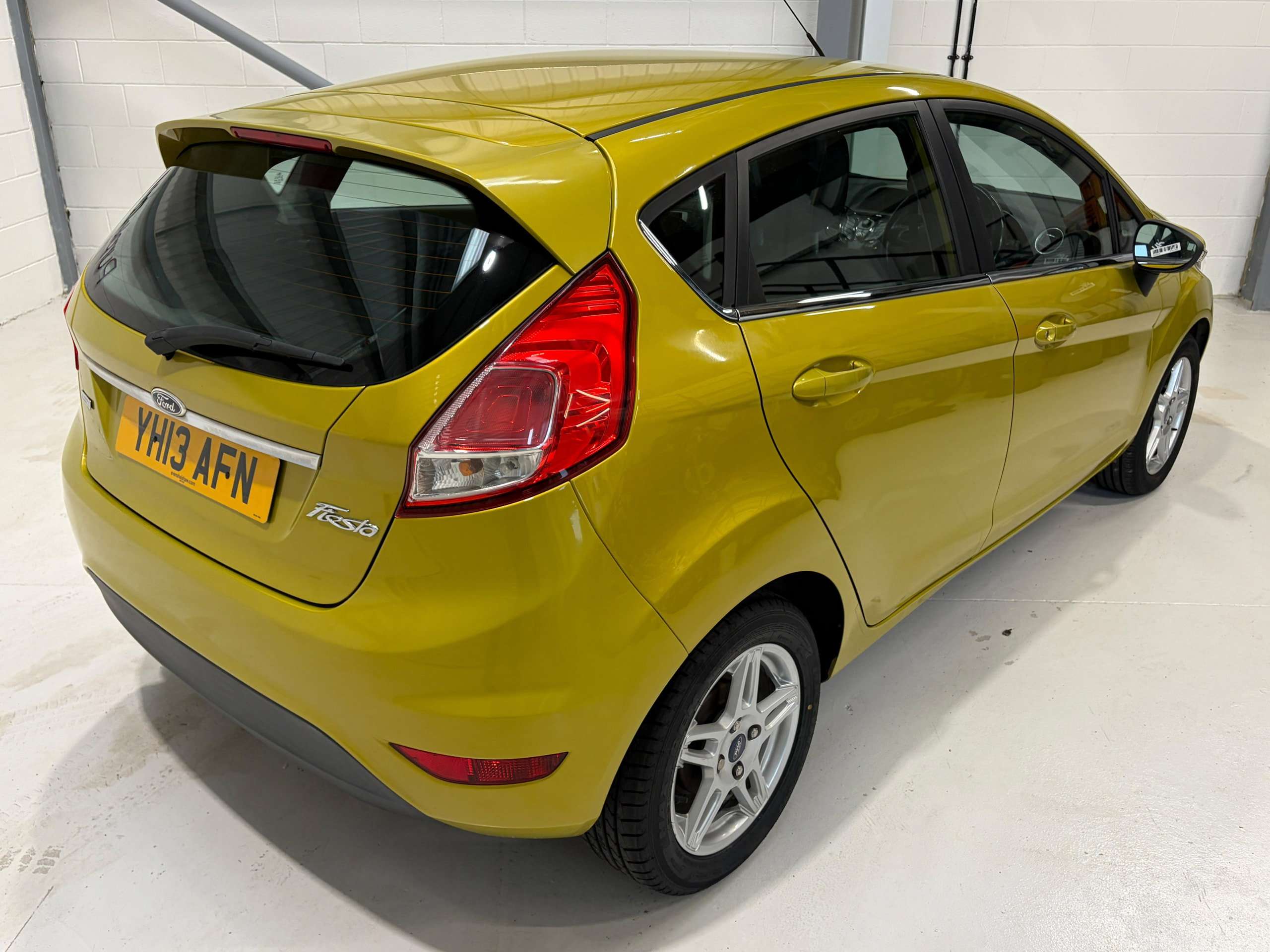 A 2013 FORD FIESTA 1.0 Zetec Hatchback 5dr Petrol Manual Euro 5 (s/s) (80 ps) A 2013 FORD FIESTA 1.0 Zetec Hatchback 5dr Petrol Manual Euro 5 (s/s) (80 ps)
