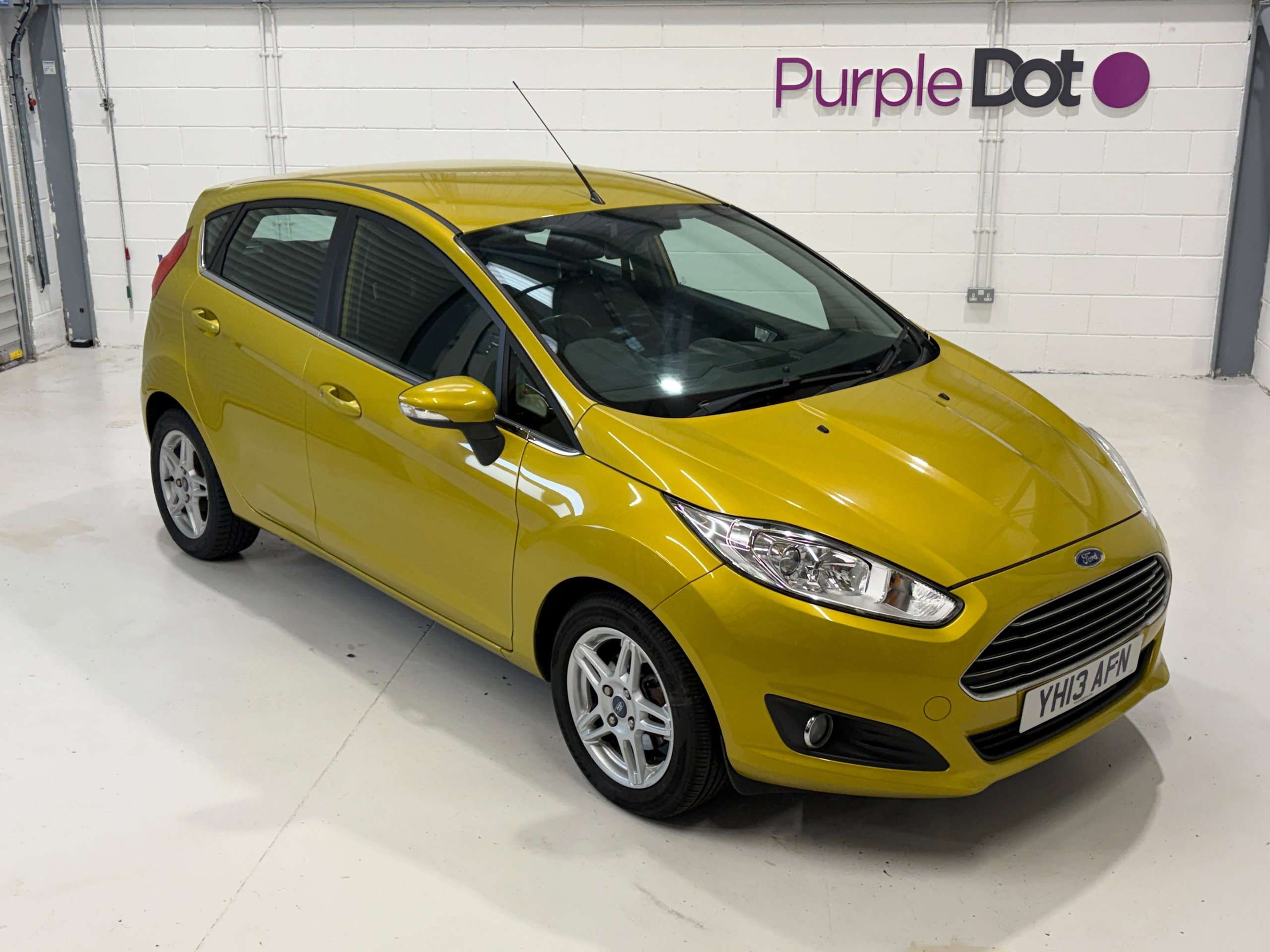 A 2013 FORD FIESTA 1.0 Zetec Hatchback 5dr Petrol Manual Euro 5 (s/s) (80 ps) A 2013 FORD FIESTA 1.0 Zetec Hatchback 5dr Petrol Manual Euro 5 (s/s) (80 ps)