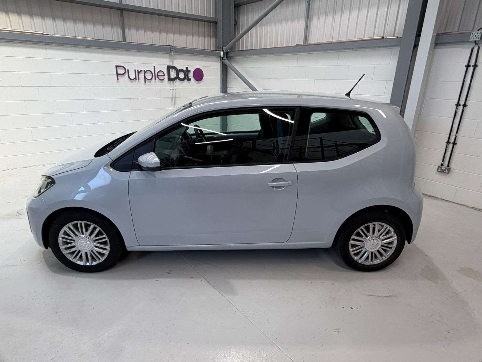 A 2017 VOLKSWAGEN UP! 1.0 BlueMotion Tech Move up! Hatchback 3dr Petrol Manual Euro 6 (s/s) (60 ps) A 2017 VOLKSWAGEN UP! 1.0 BlueMotion Tech Move up! Hatchback 3dr Petrol Manual Euro 6 (s/s) (60 ps)