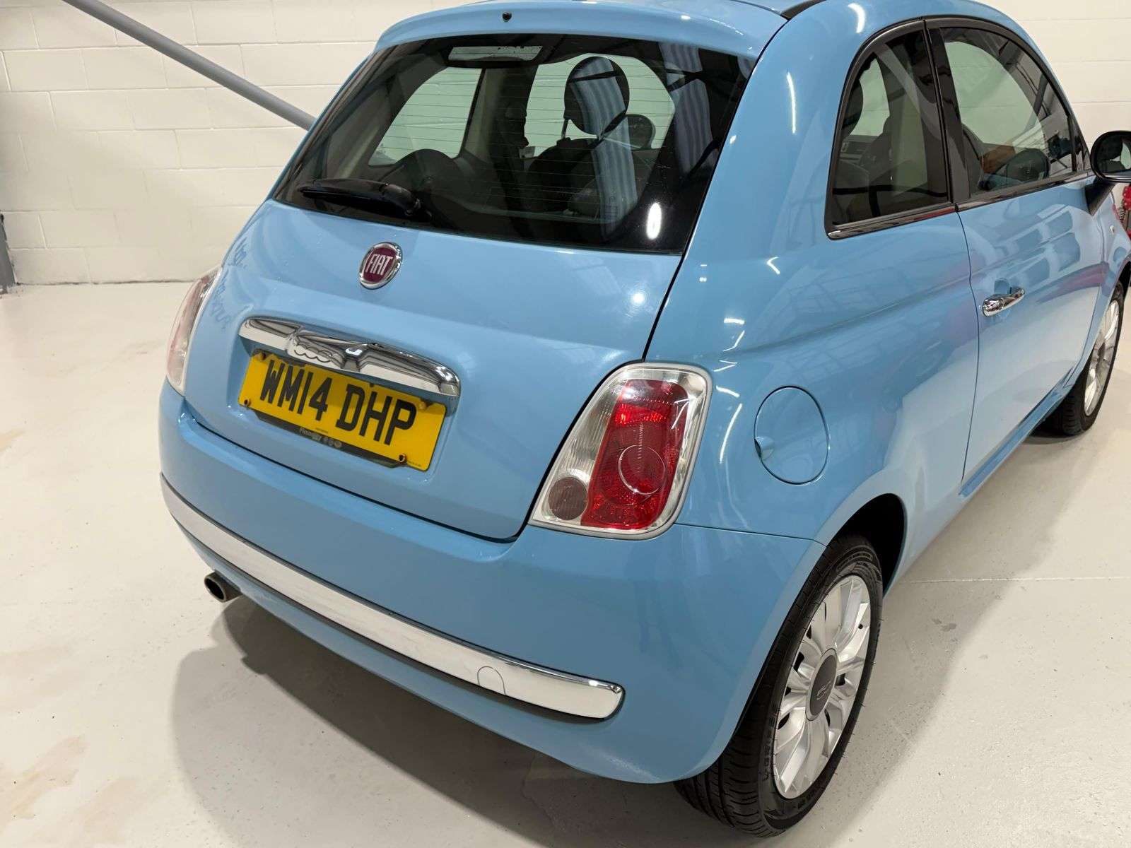 A 2014 FIAT 500 1.2 Lounge Hatchback 3dr Petrol Manual Euro 6 (s/s) (69 bhp) A 2014 FIAT 500 1.2 Lounge Hatchback 3dr Petrol Manual Euro 6 (s/s) (69 bhp)