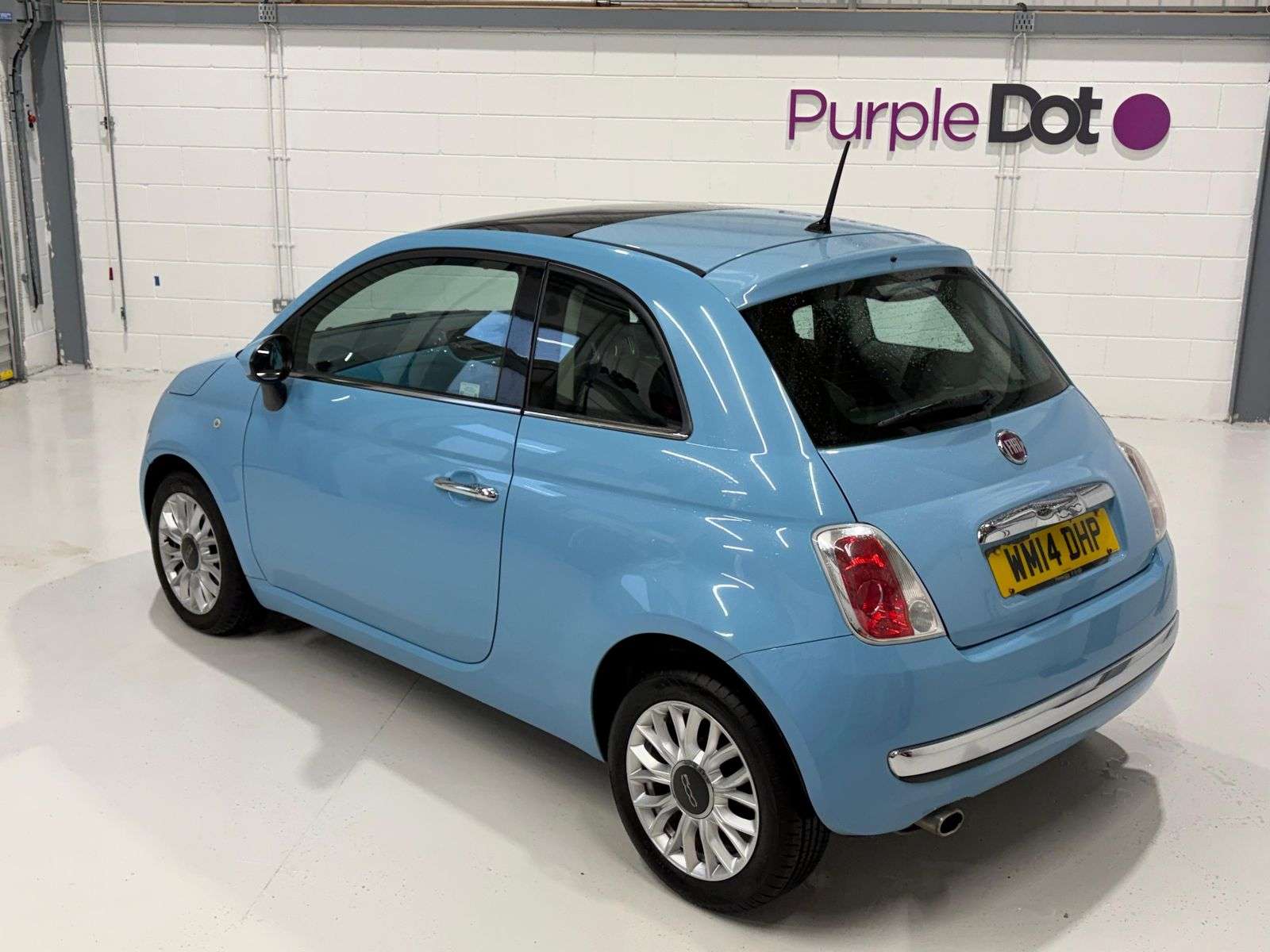 A 2014 FIAT 500 1.2 Lounge Hatchback 3dr Petrol Manual Euro 6 (s/s) (69 bhp) A 2014 FIAT 500 1.2 Lounge Hatchback 3dr Petrol Manual Euro 6 (s/s) (69 bhp)