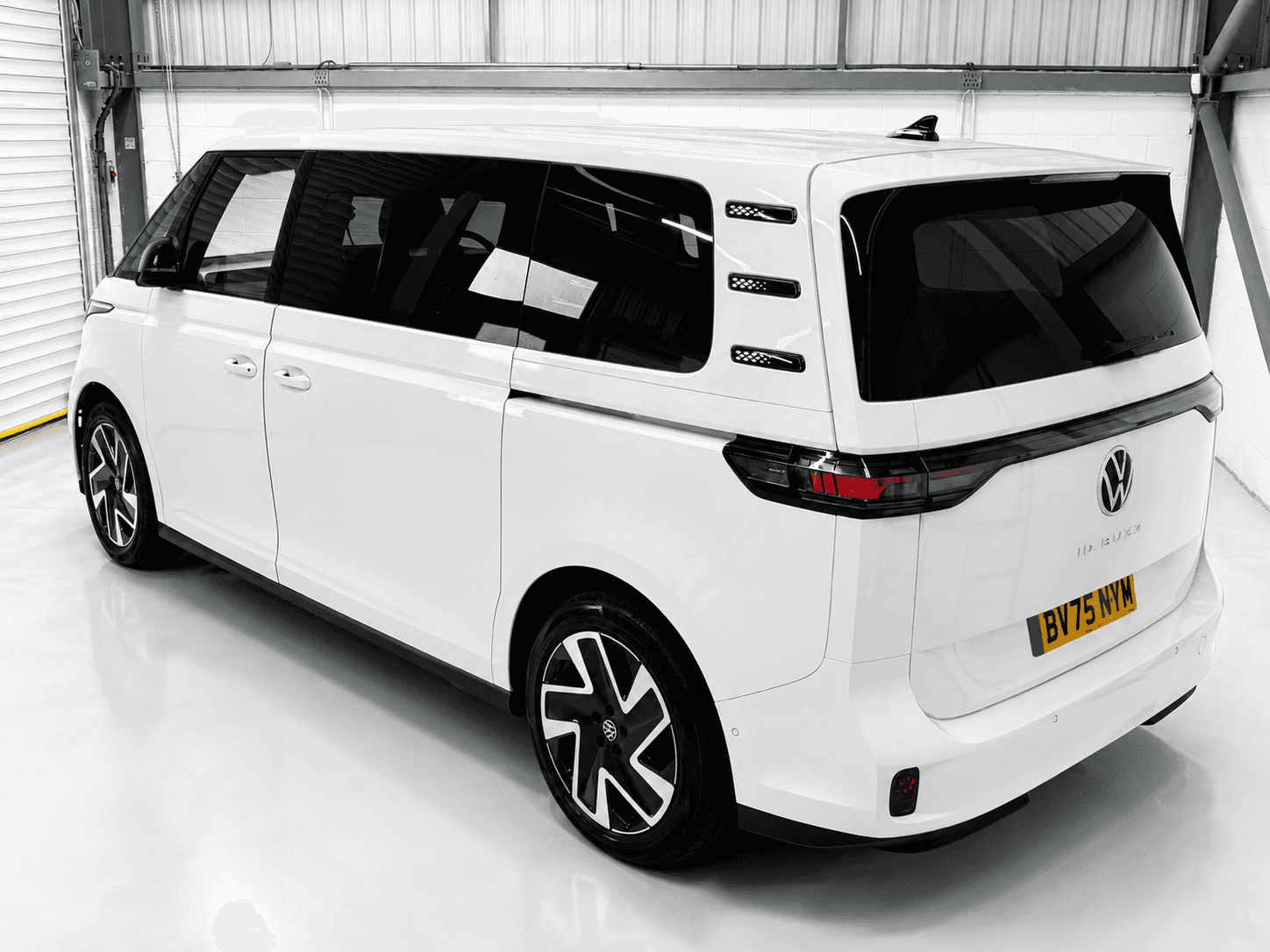 A 2025 VOLKSWAGEN ID. BUZZ Pro 86kWh Style MPV 5dr Electric Auto (LWB, 6Seat) (286 ps) A 2025 VOLKSWAGEN ID. BUZZ Pro 86kWh Style MPV 5dr Electric Auto (LWB, 6Seat) (286 ps)