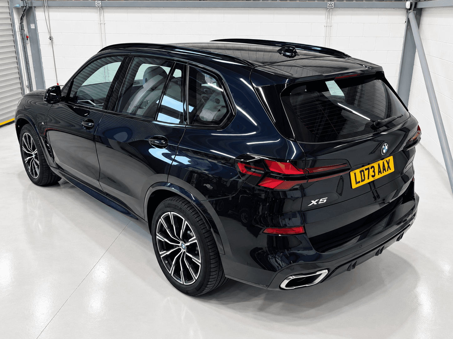 A 2023 BMW X5 3.0 50e 25.7kWh M Sport SUV 5dr Petrol Plug-in Hybrid Steptronic xDrive Euro 6 (s/s) (489 ps) A 2023 BMW X5 3.0 50e 25.7kWh M Sport SUV 5dr Petrol Plug-in Hybrid Steptronic xDrive Euro 6 (s/s) (489 ps)