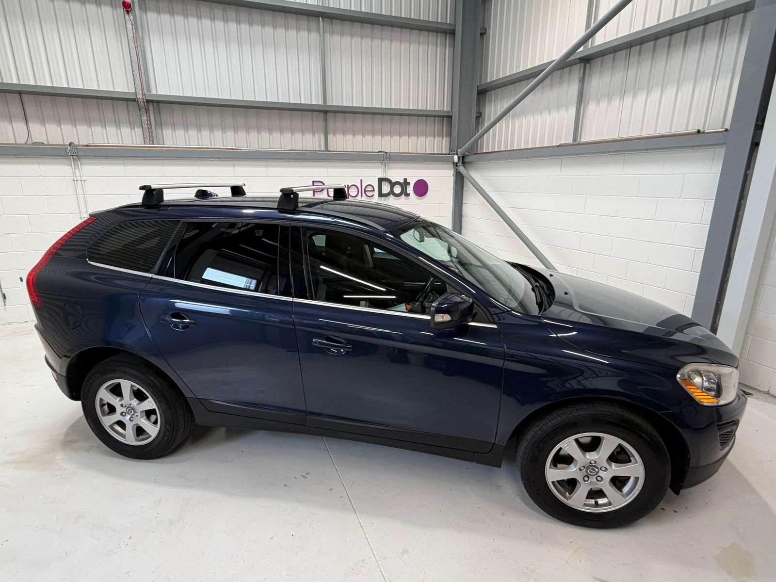 A 2013 VOLVO XC60 2.4 D4 SE Nav SUV 5dr Diesel Manual AWD Euro 5 (s/s) (163 ps) A 2013 VOLVO XC60 2.4 D4 SE Nav SUV 5dr Diesel Manual AWD Euro 5 (s/s) (163 ps)