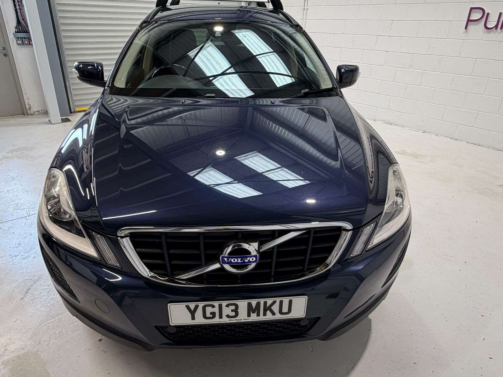 A 2013 VOLVO XC60 2.4 D4 SE Nav SUV 5dr Diesel Manual AWD Euro 5 (s/s) (163 ps) A 2013 VOLVO XC60 2.4 D4 SE Nav SUV 5dr Diesel Manual AWD Euro 5 (s/s) (163 ps)