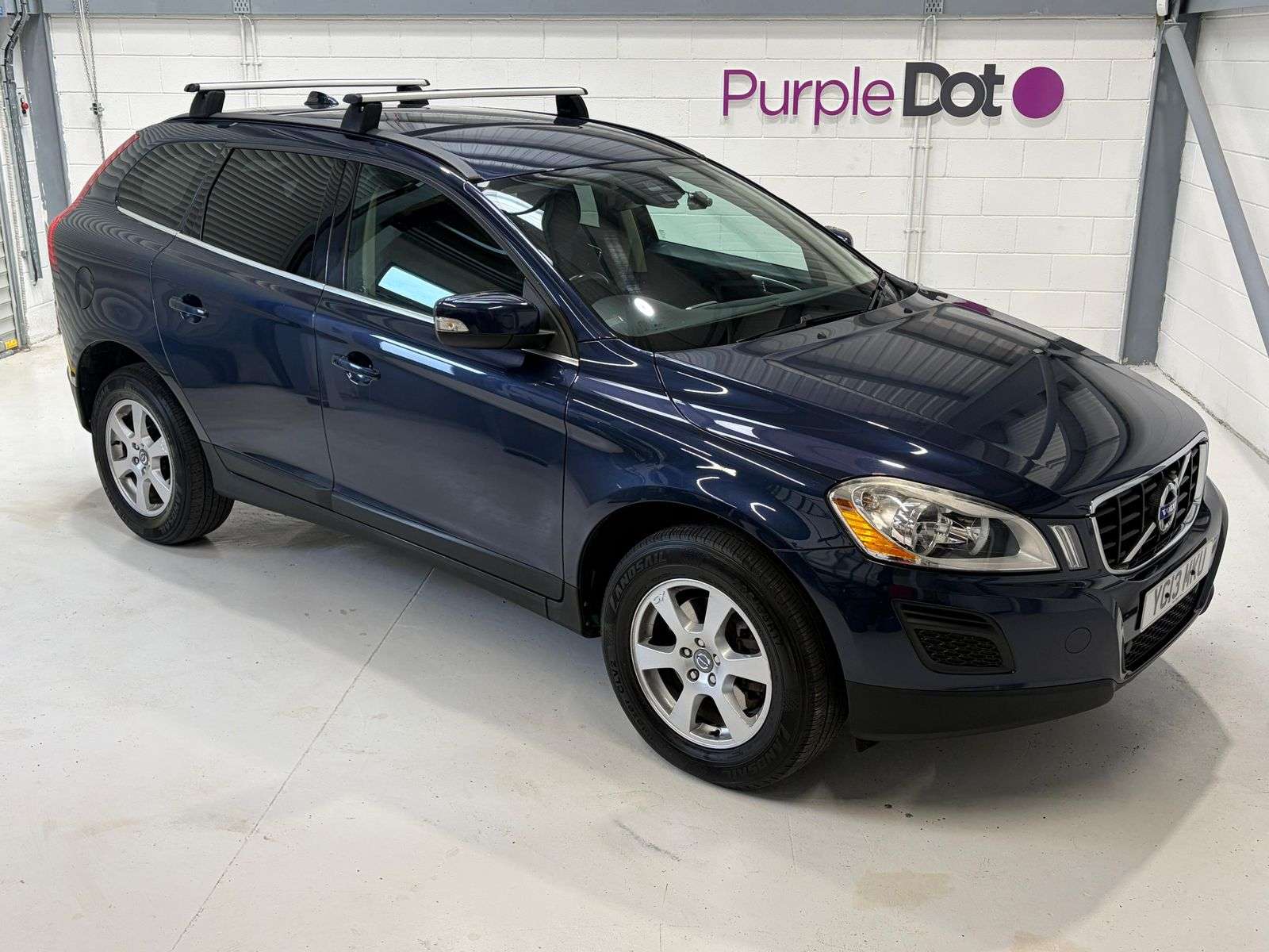 A 2013 VOLVO XC60 2.4 D4 SE Nav SUV 5dr Diesel Manual AWD Euro 5 (s/s) (163 ps) A 2013 VOLVO XC60 2.4 D4 SE Nav SUV 5dr Diesel Manual AWD Euro 5 (s/s) (163 ps)