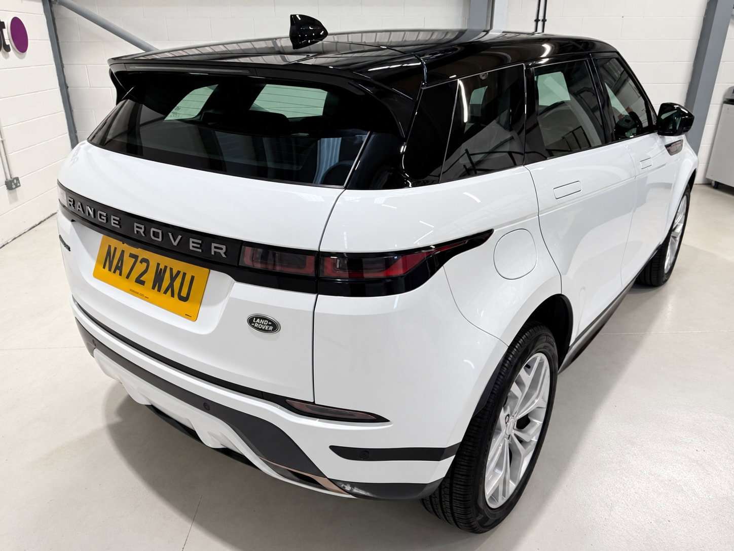 A 2022 LAND ROVER RANGE ROVER EVOQUE 2.0 D200 MHEV R-Dynamic S SUV 5dr Diesel Auto 4WD Euro 6 (s/s) (204 ps) A 2022 LAND ROVER RANGE ROVER EVOQUE 2.0 D200 MHEV R-Dynamic S SUV 5dr Diesel Auto 4WD Euro 6 (s/s) (204 ps)