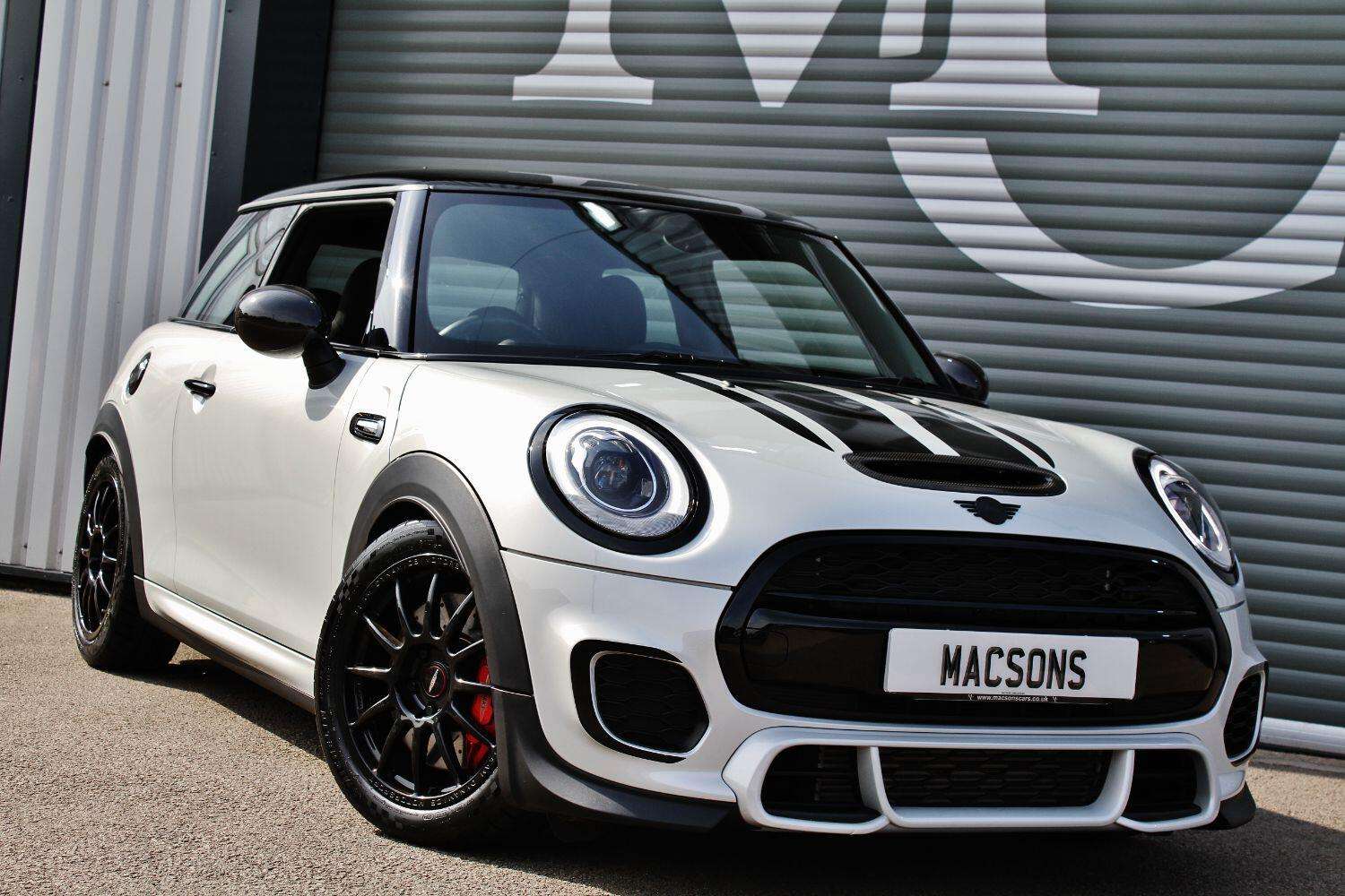 A 2017 MINI HATCH COOPER 2.0 John Cooper Works Challenge A 2017 MINI HATCH COOPER 2.0 John Cooper Works Challenge