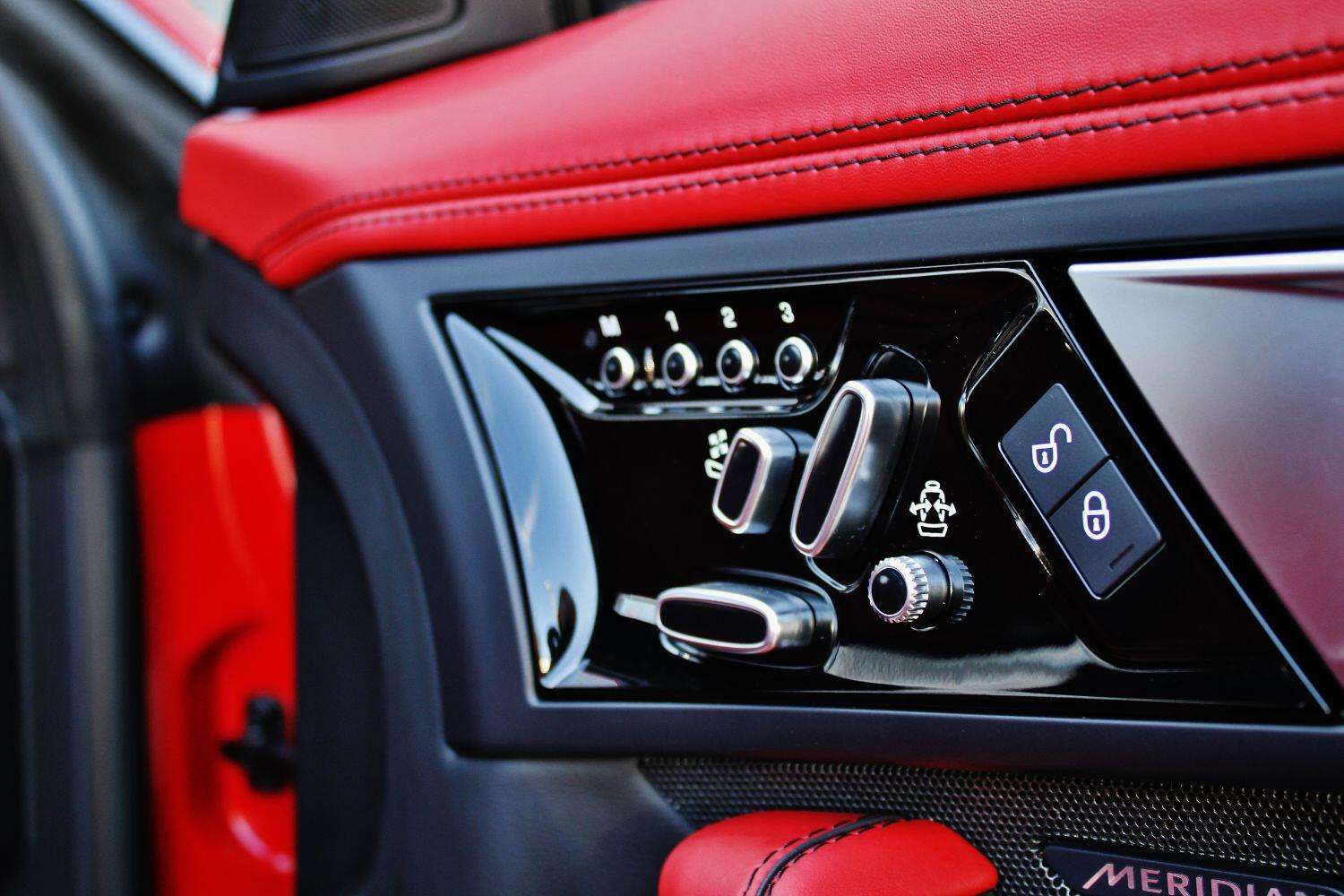 2016 JAGUAR F-TYPE 2016 JAGUAR F-TYPE