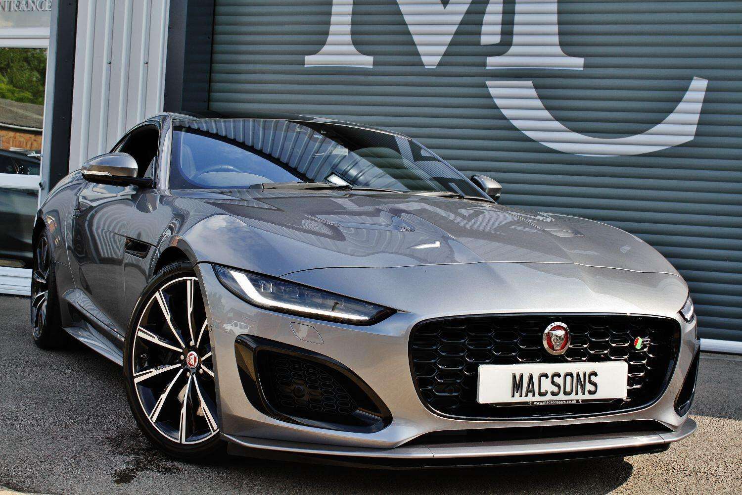 A 2020 JAGUAR F-TYPE 5.0 V8 R AWD A 2020 JAGUAR F-TYPE 5.0 V8 R AWD