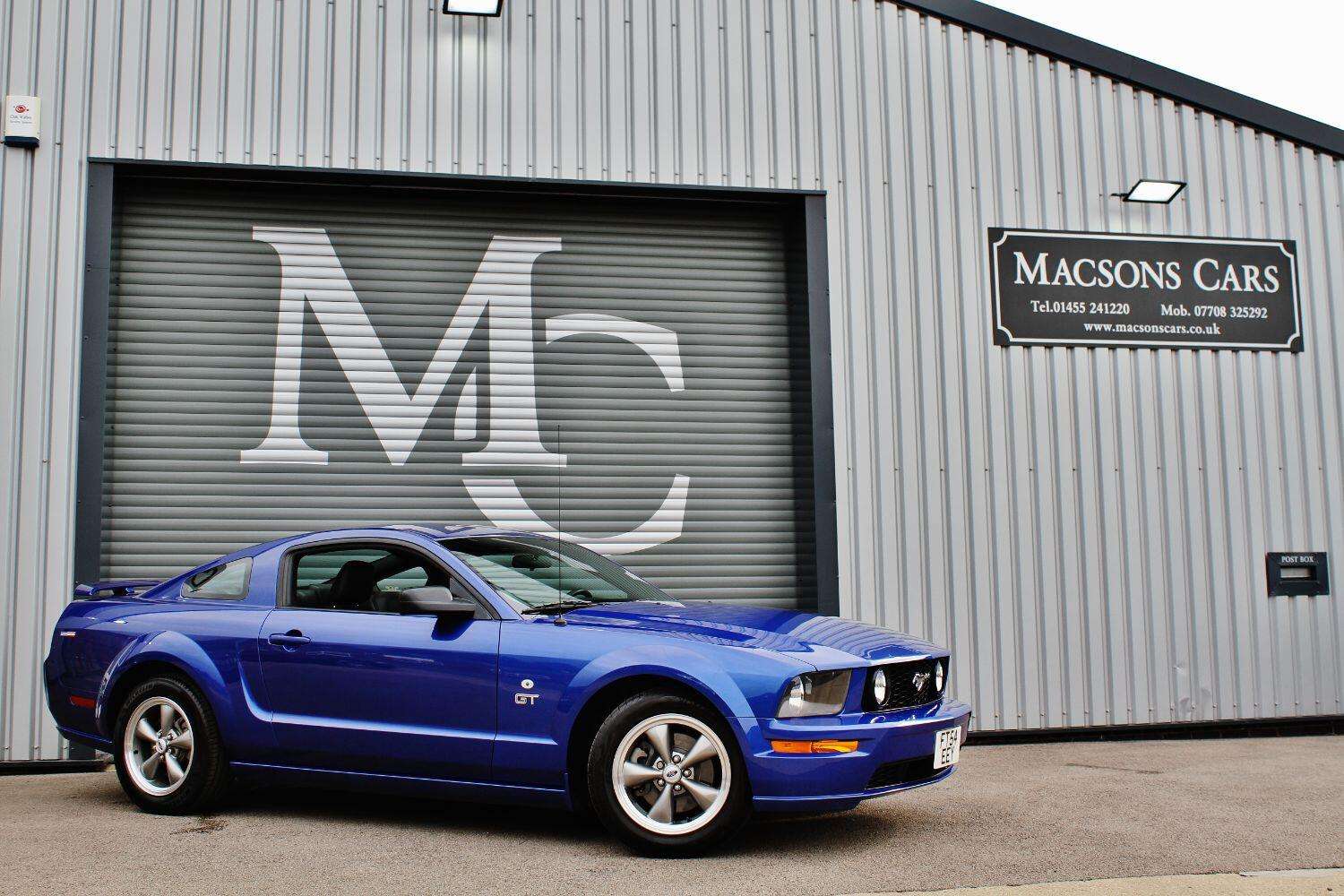 A 2005 FORD MUSTANG 4.6 V8 GT Fastback A 2005 FORD MUSTANG 4.6 V8 GT Fastback