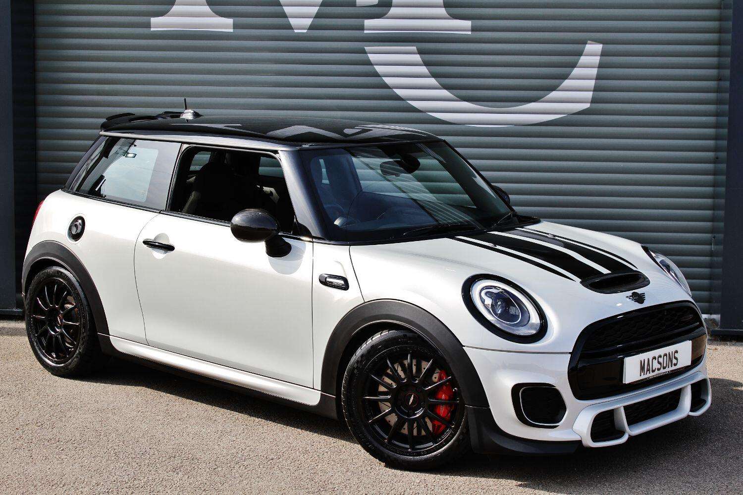 A 2017 MINI HATCH COOPER 2.0 John Cooper Works Challenge A 2017 MINI HATCH COOPER 2.0 John Cooper Works Challenge