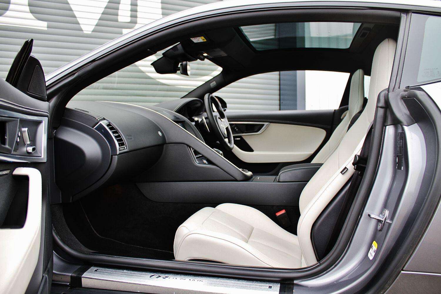 2021 JAGUAR F-TYPE 2021 JAGUAR F-TYPE