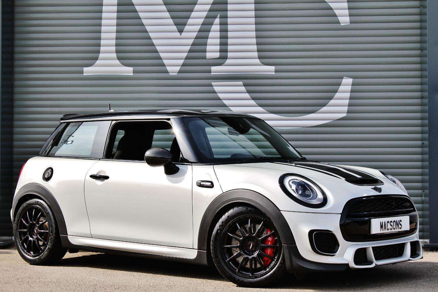 A 2017 MINI HATCH COOPER 2.0 John Cooper Works Challenge A 2017 MINI HATCH COOPER 2.0 John Cooper Works Challenge