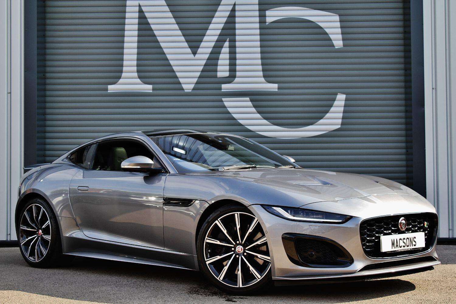 A 2020 JAGUAR F-TYPE 5.0 V8 R AWD A 2020 JAGUAR F-TYPE 5.0 V8 R AWD