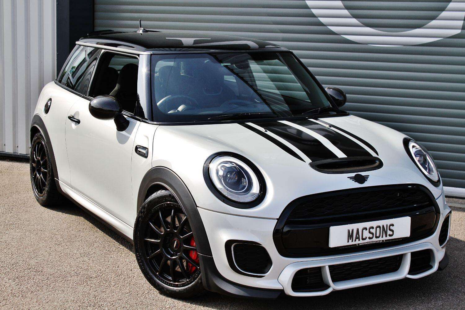 A 2017 MINI HATCH COOPER 2.0 John Cooper Works Challenge A 2017 MINI HATCH COOPER 2.0 John Cooper Works Challenge