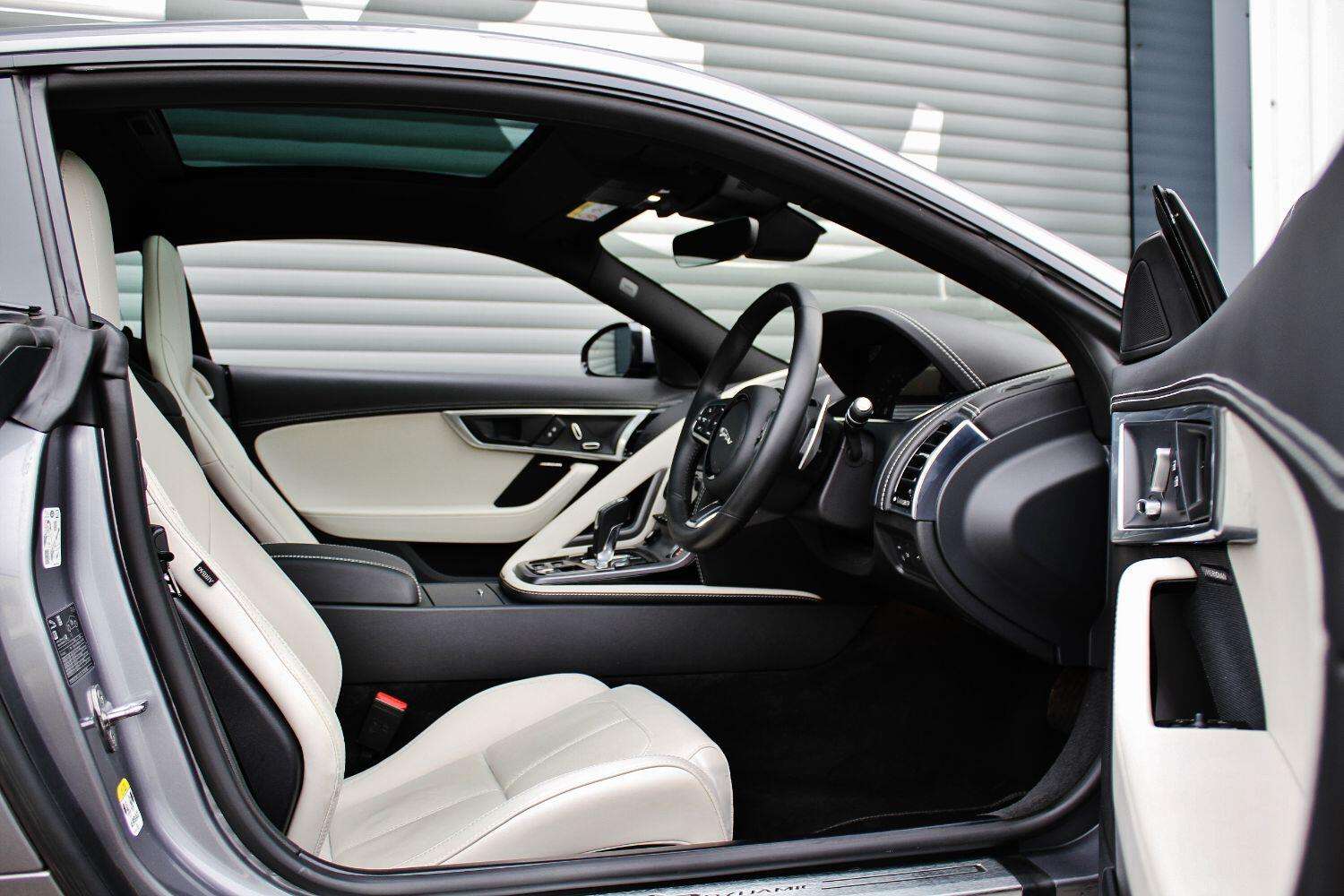2021 JAGUAR F-TYPE 2021 JAGUAR F-TYPE
