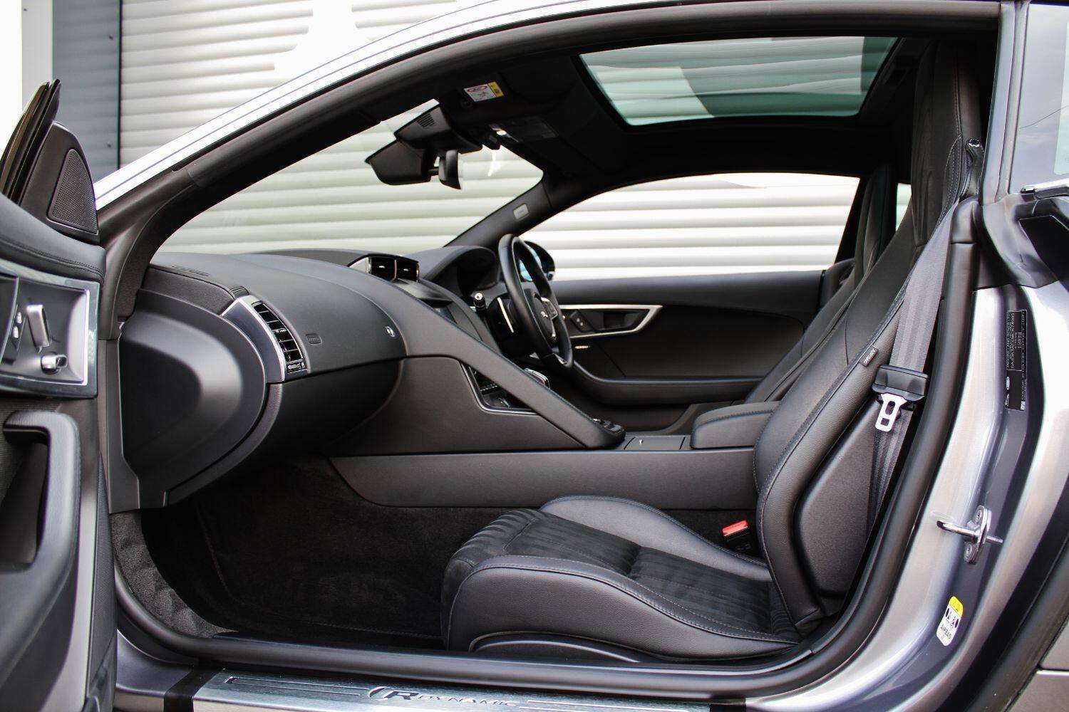 2021 JAGUAR F-TYPE 2021 JAGUAR F-TYPE