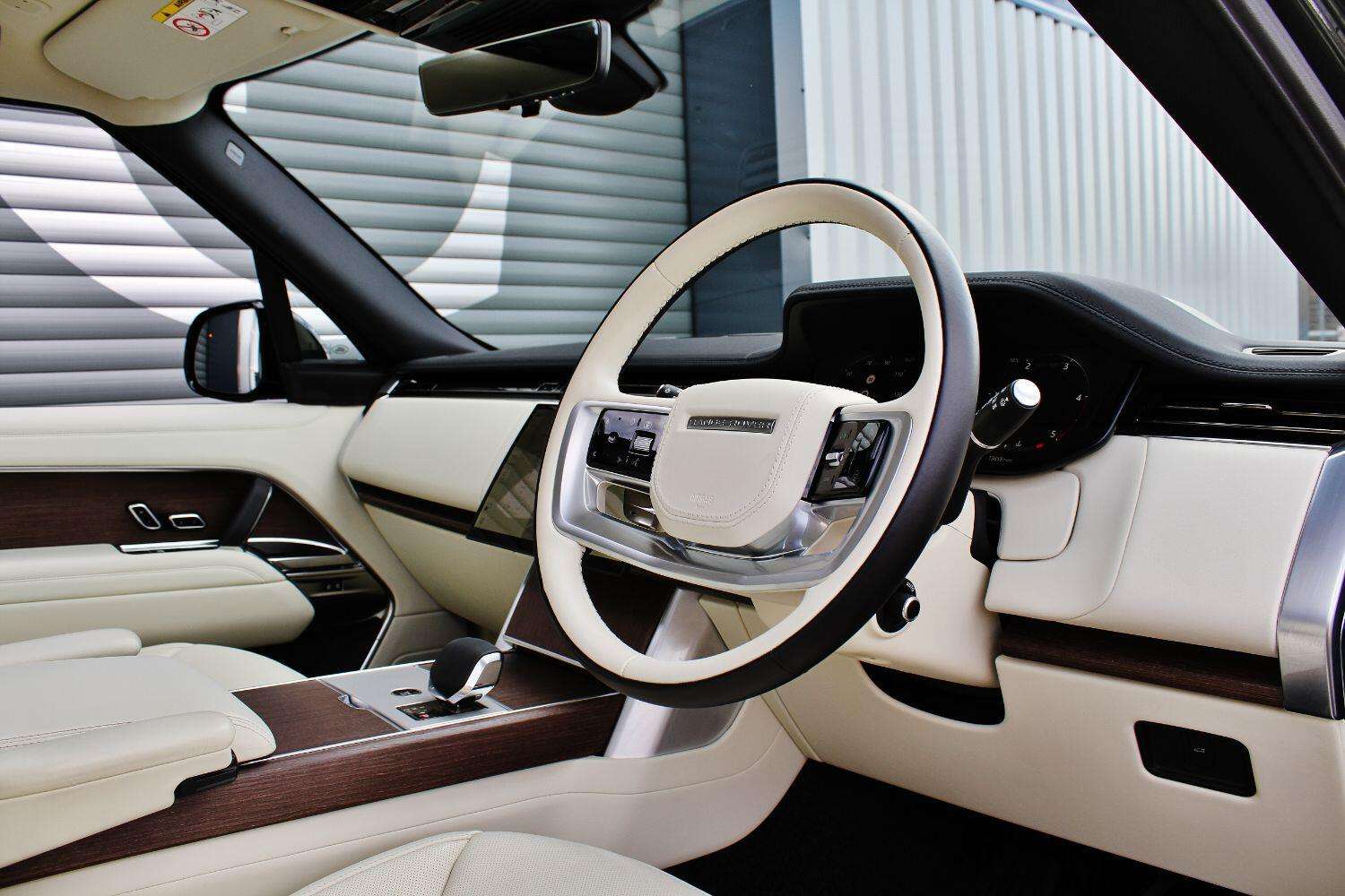 A 2024 LAND ROVER RANGE ROVER 3.0 D300 MHEV HSE A 2024 LAND ROVER RANGE ROVER 3.0 D300 MHEV HSE