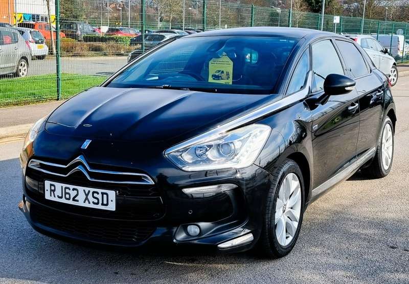 A 2013 CITROEN DS5 HYBRID4 DSTYLE EGS A 2013 CITROEN DS5 HYBRID4 DSTYLE EGS