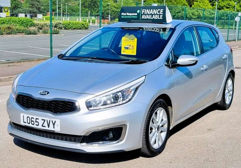 A 2015 KIA CEED CRDI 2 ISG A 2015 KIA CEED CRDI 2 ISG