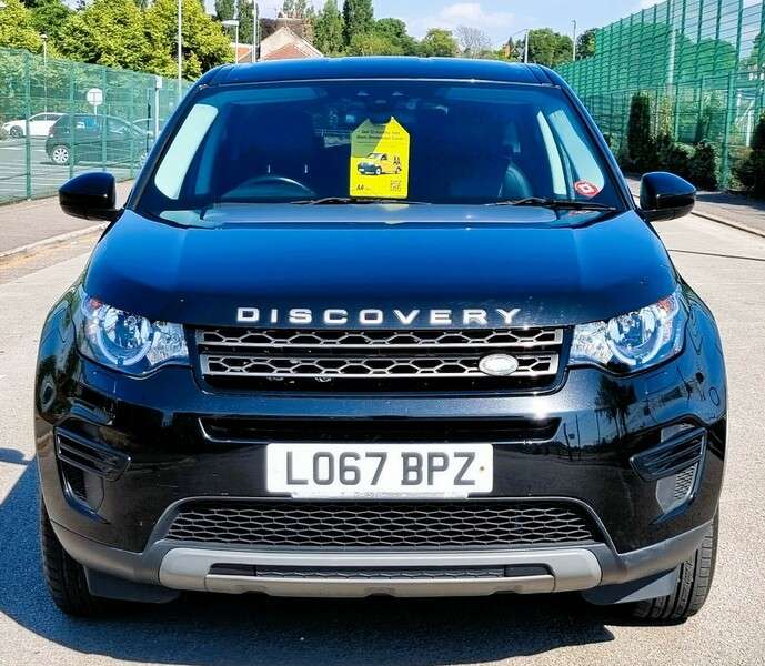 A 2018 LAND ROVER DISCOVERY SPORT TD4 SE A 2018 LAND ROVER DISCOVERY SPORT TD4 SE