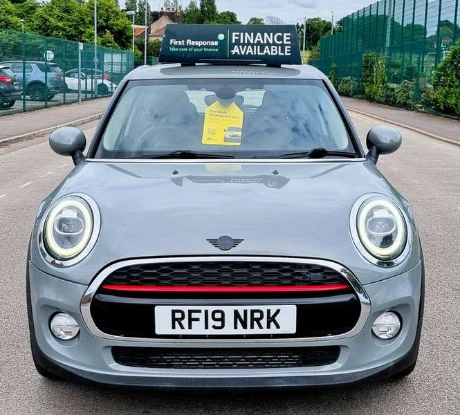 A 2019 MINI MINI COOPER CLASSIC A 2019 MINI MINI COOPER CLASSIC