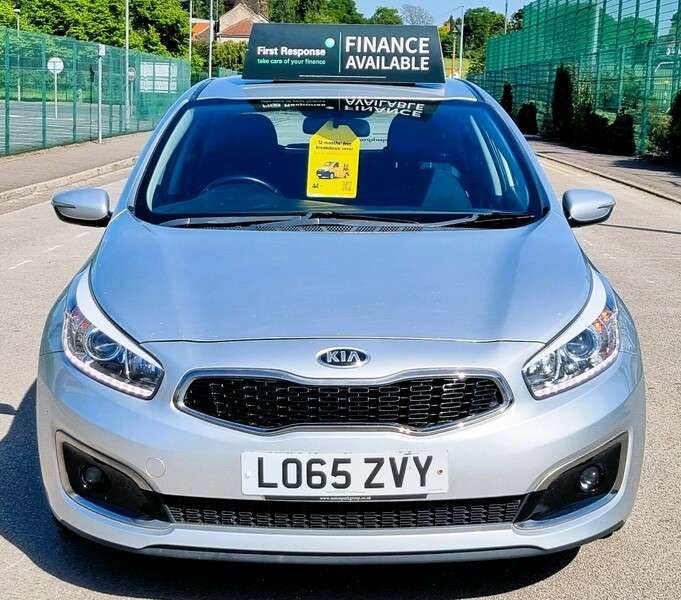 A 2015 KIA CEED CRDI 2 ISG A 2015 KIA CEED CRDI 2 ISG