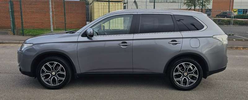A 2015 MITSUBISHI OUTLANDER DI-D GX 4 A 2015 MITSUBISHI OUTLANDER DI-D GX 4