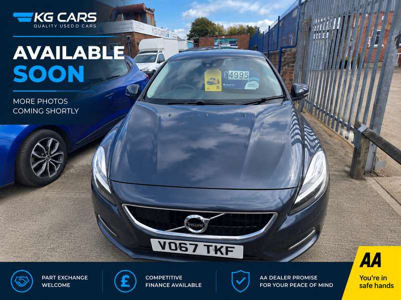 A 2017 VOLVO V40 D2 MOMENTUM A 2017 VOLVO V40 D2 MOMENTUM