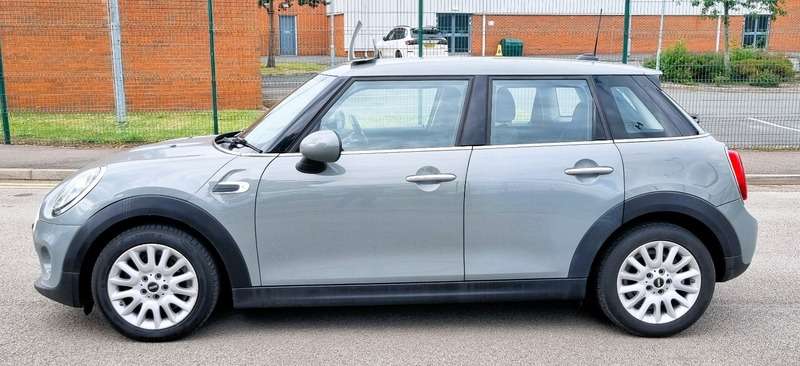A 2019 MINI MINI COOPER CLASSIC A 2019 MINI MINI COOPER CLASSIC