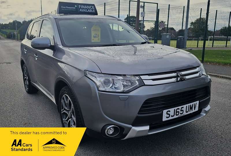 A 2015 MITSUBISHI OUTLANDER DI-D GX 4 A 2015 MITSUBISHI OUTLANDER DI-D GX 4