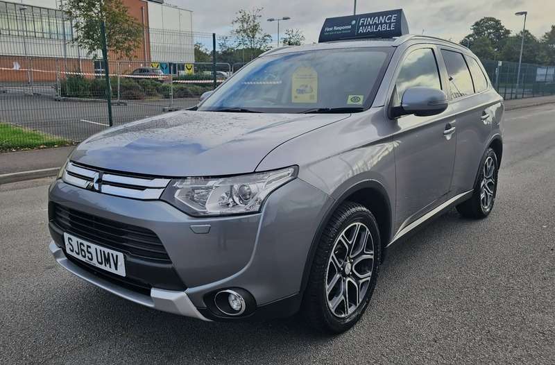 A 2015 MITSUBISHI OUTLANDER DI-D GX 4 A 2015 MITSUBISHI OUTLANDER DI-D GX 4