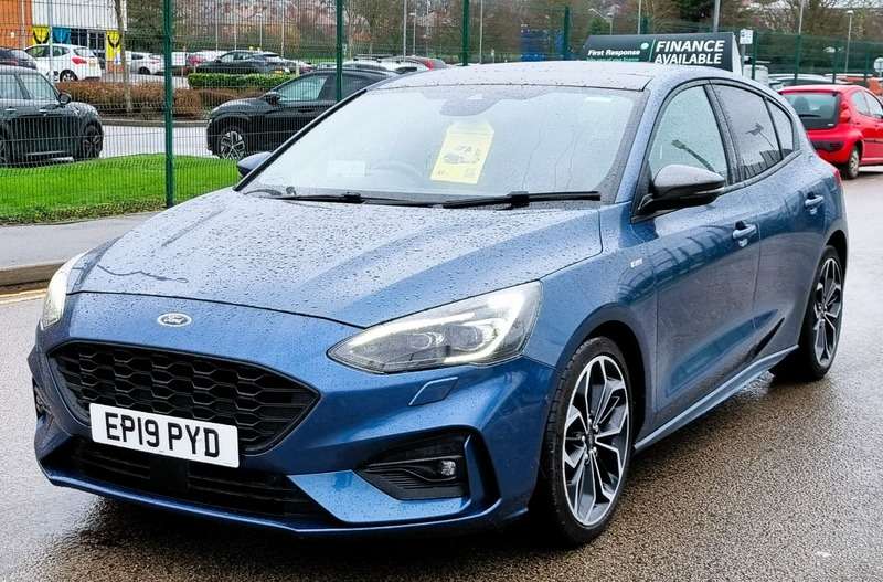 A 2019 FORD FOCUS ST-LINE X A 2019 FORD FOCUS ST-LINE X