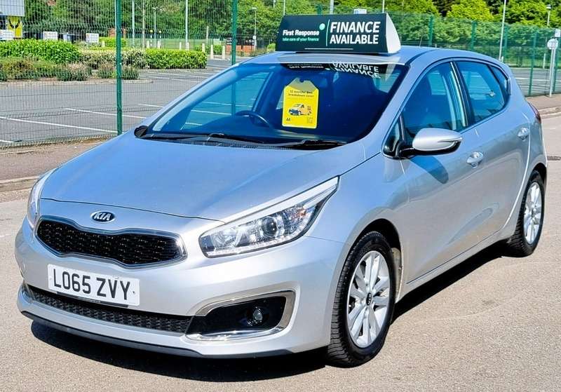 A 2015 KIA CEED CRDI 2 ISG A 2015 KIA CEED CRDI 2 ISG