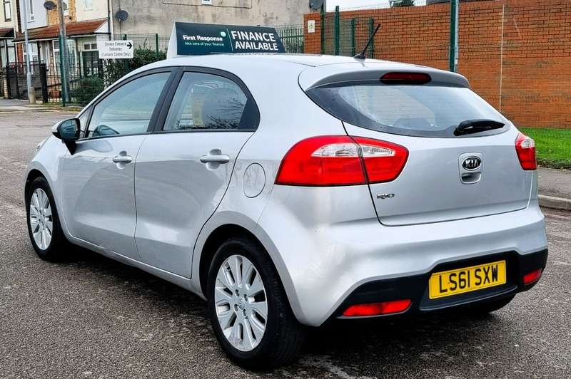 2011 KIA RIO 2011 KIA RIO