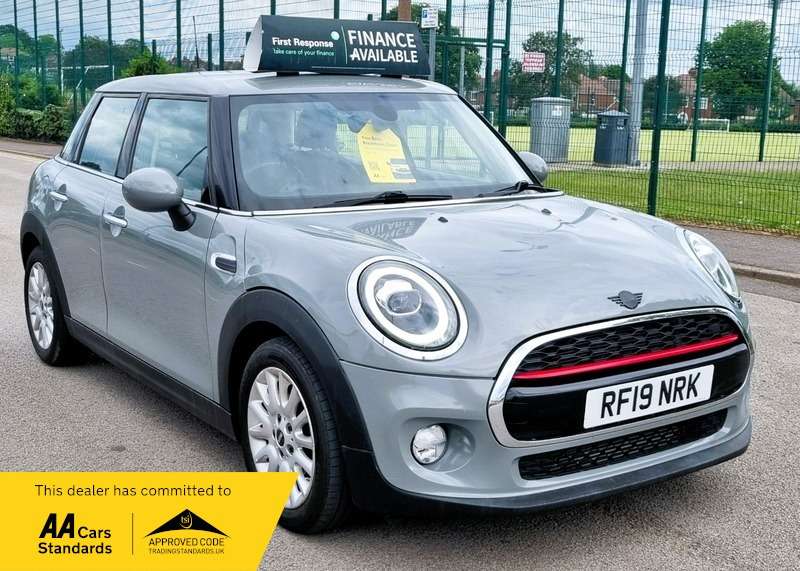 A 2019 MINI MINI COOPER CLASSIC A 2019 MINI MINI COOPER CLASSIC
