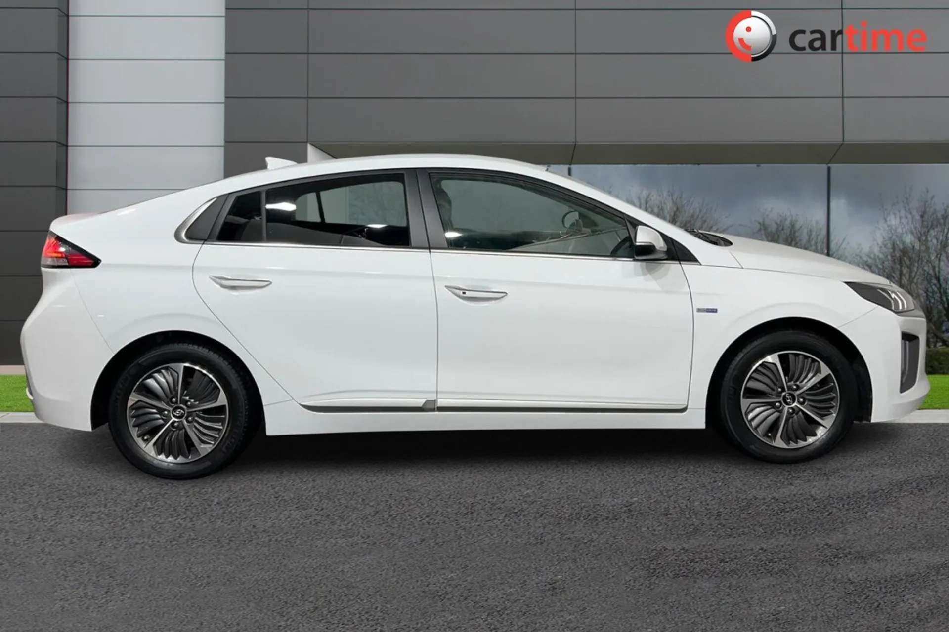 A 2021 HYUNDAI IONIQ 1.6 PREMIUM SE 5d 140 BHP 7in Touchscreen, Apple CarPlay / Android Auto, Paddle Shift, Cruise Control, Rear Camera Polar White, 15in Alloys A 2021 HYUNDAI IONIQ 1.6 PREMIUM SE 5d 140 BHP 7in Touchscreen, Apple CarPlay / Android Auto, Paddle Shift, Cruise Control, Rear Camera Polar White, 15in Alloys