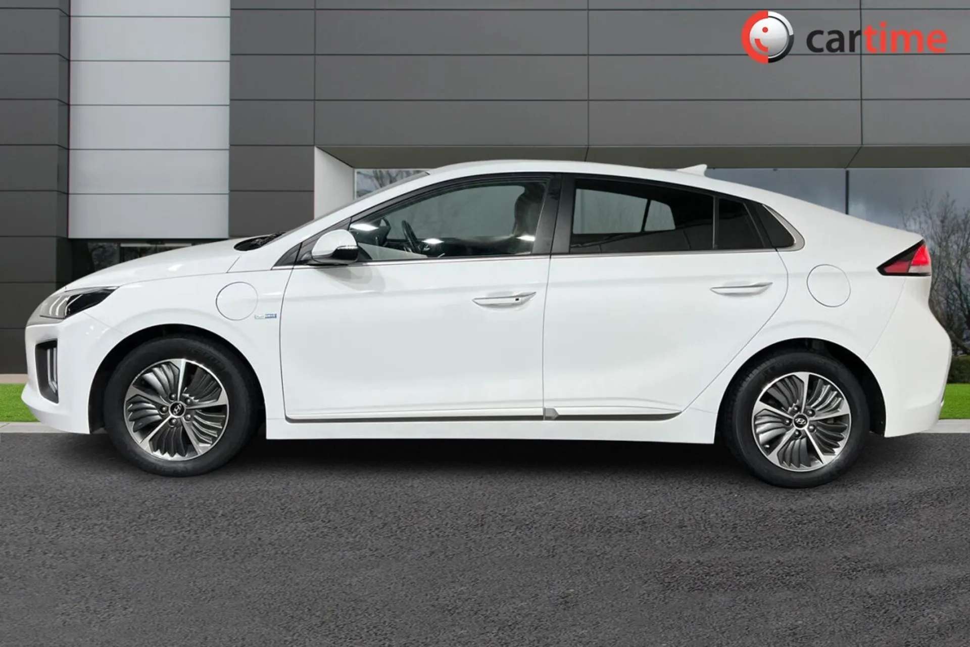 A 2021 HYUNDAI IONIQ 1.6 PREMIUM SE 5d 140 BHP 7in Touchscreen, Apple CarPlay / Android Auto, Paddle Shift, Cruise Control, Rear Camera Polar White, 15in Alloys A 2021 HYUNDAI IONIQ 1.6 PREMIUM SE 5d 140 BHP 7in Touchscreen, Apple CarPlay / Android Auto, Paddle Shift, Cruise Control, Rear Camera Polar White, 15in Alloys