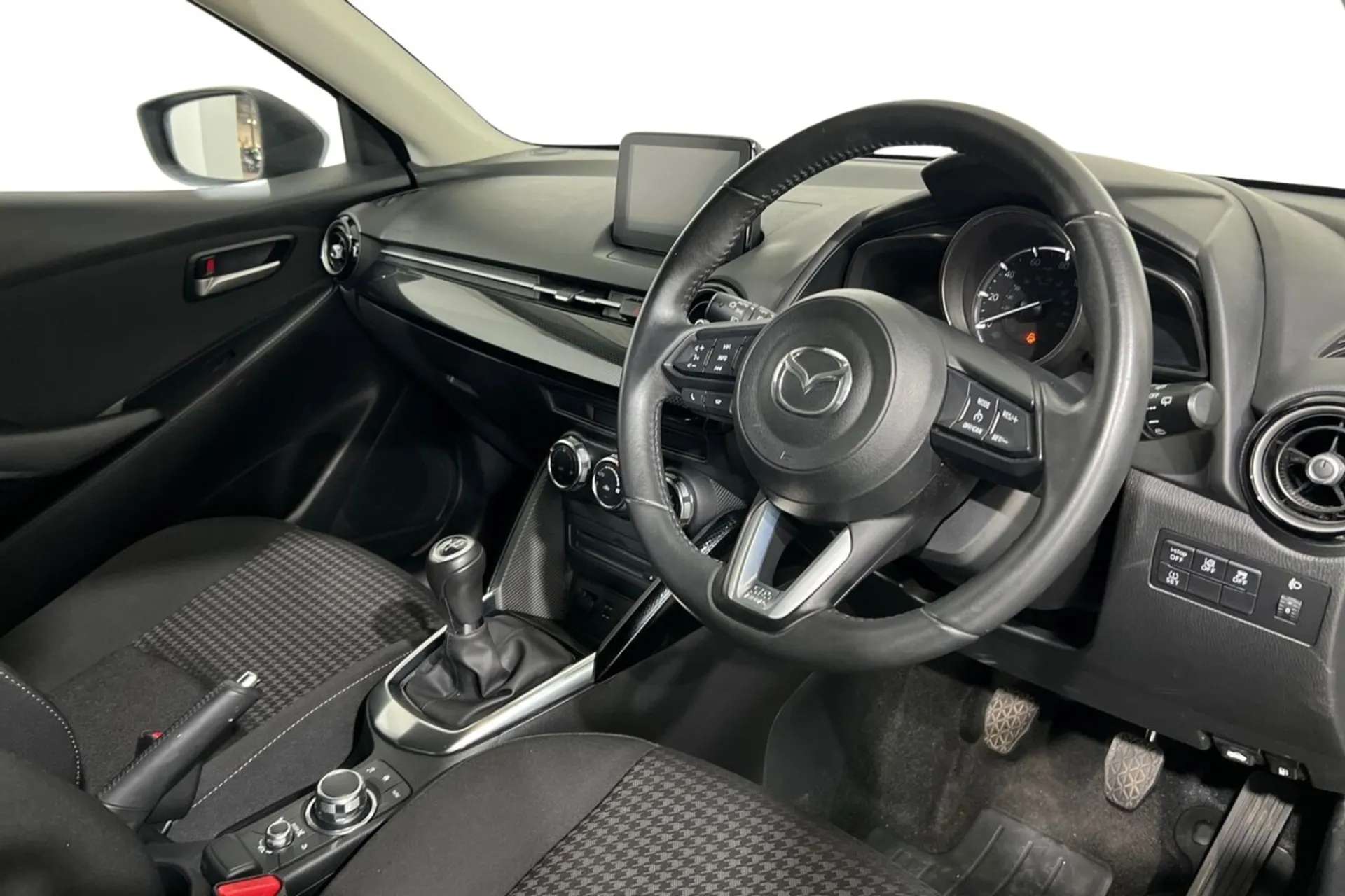 2018 MAZDA MAZDA2 2018 MAZDA MAZDA2