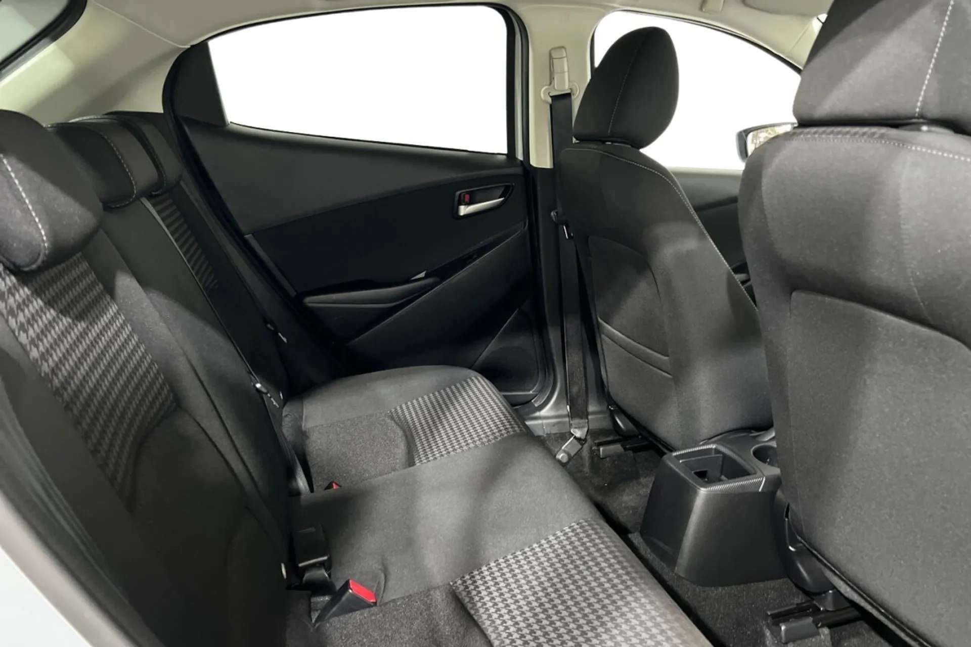 2018 MAZDA MAZDA2 2018 MAZDA MAZDA2