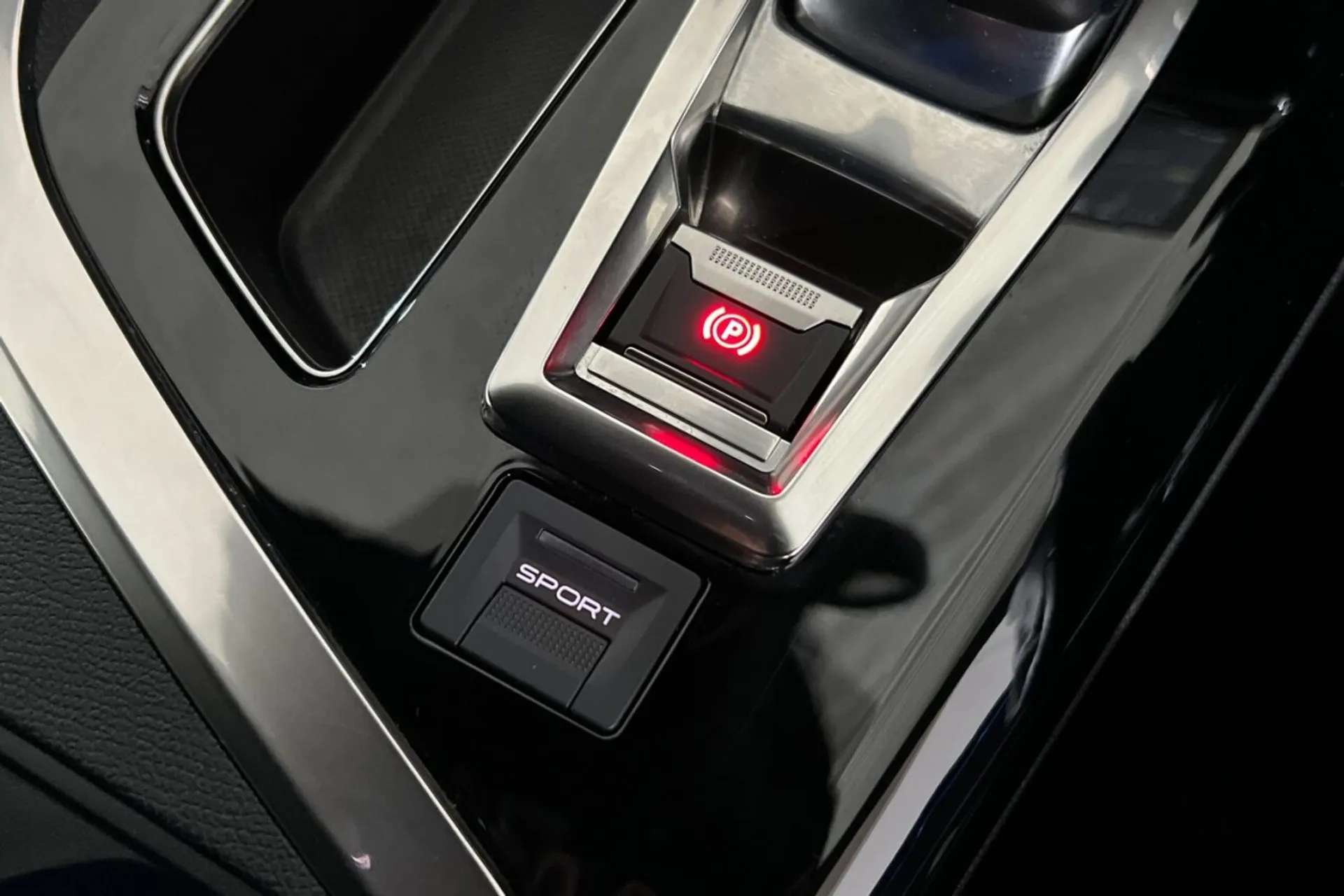 2020 PEUGEOT 3008 2020 PEUGEOT 3008