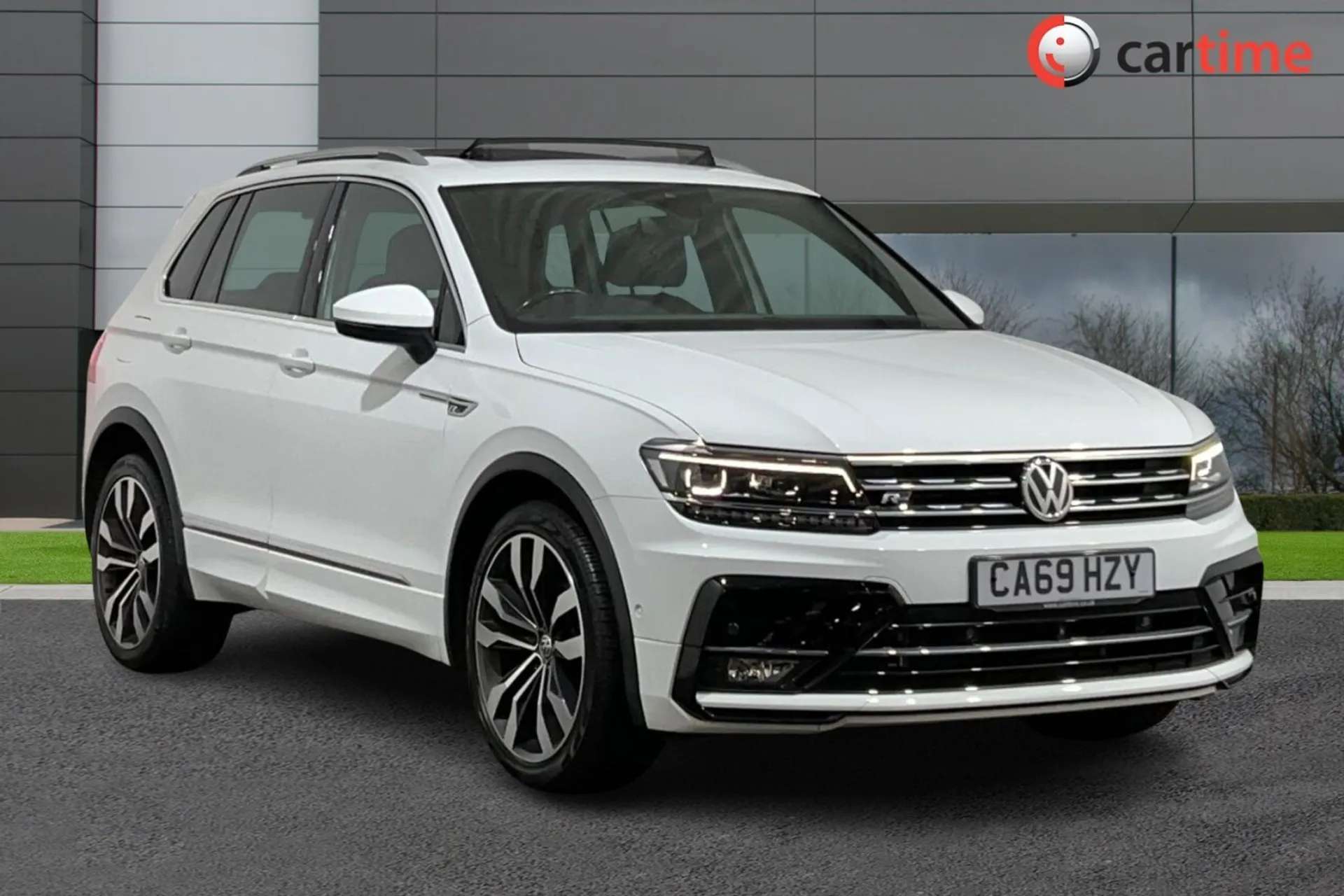 A 2019 VOLKSWAGEN TIGUAN 2.0 R-LINE TECH TDI 5d 148 BHP Panoramic Roof, Heated Front Seats, Apple CarPlay / Android Auto, Front / Rear Parking Sensors, 19In Alloy Wheels Pure A 2019 VOLKSWAGEN TIGUAN 2.0 R-LINE TECH TDI 5d 148 BHP Panoramic Roof, Heated Front Seats, Apple CarPlay / Android Auto, Front / Rear Parking Sensors, 19In Alloy Wheels Pure