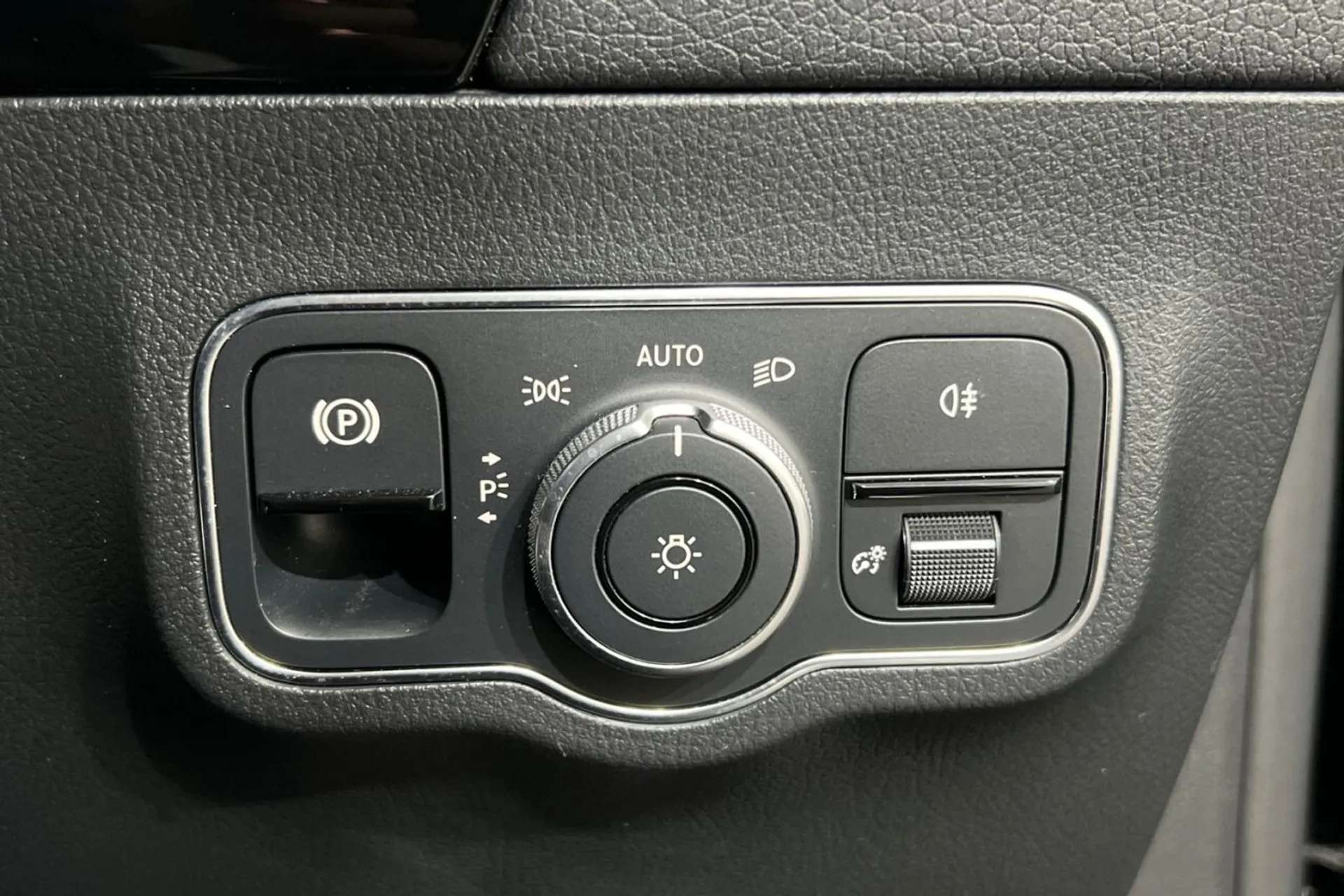 0 MERCEDES-BENZ EQA 0 MERCEDES-BENZ EQA