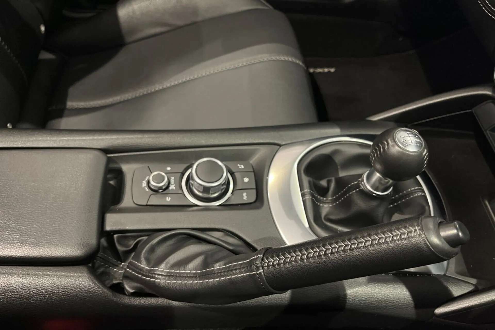 2021 MAZDA MX-5 2021 MAZDA MX-5