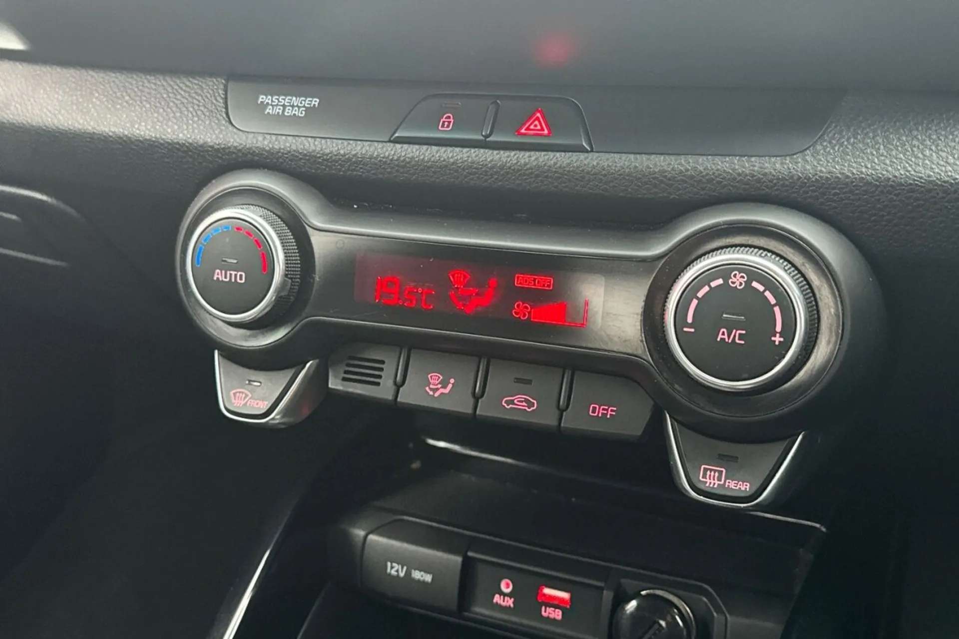 2020 KIA STONIC 2020 KIA STONIC