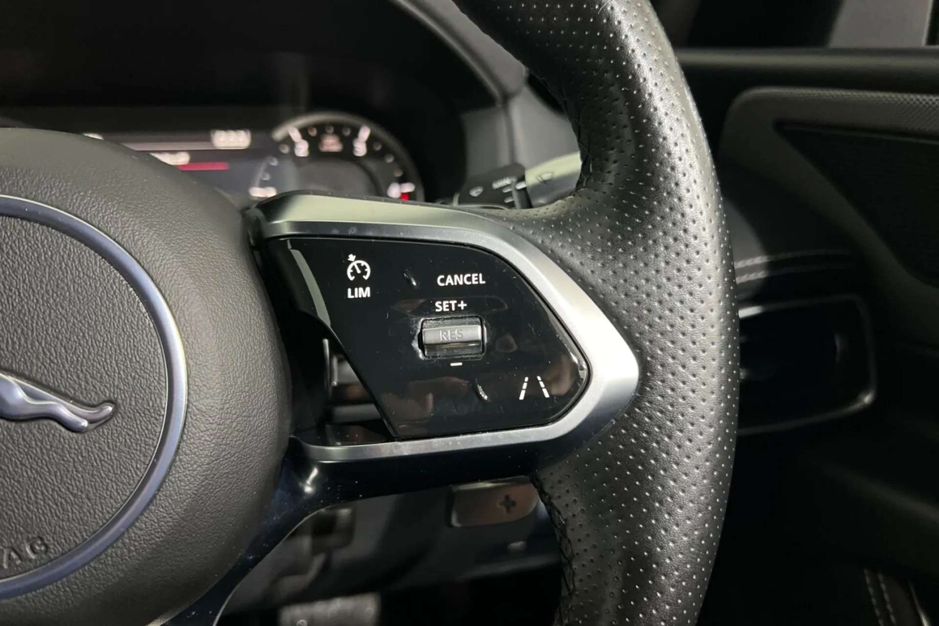 2019 JAGUAR XE 2019 JAGUAR XE