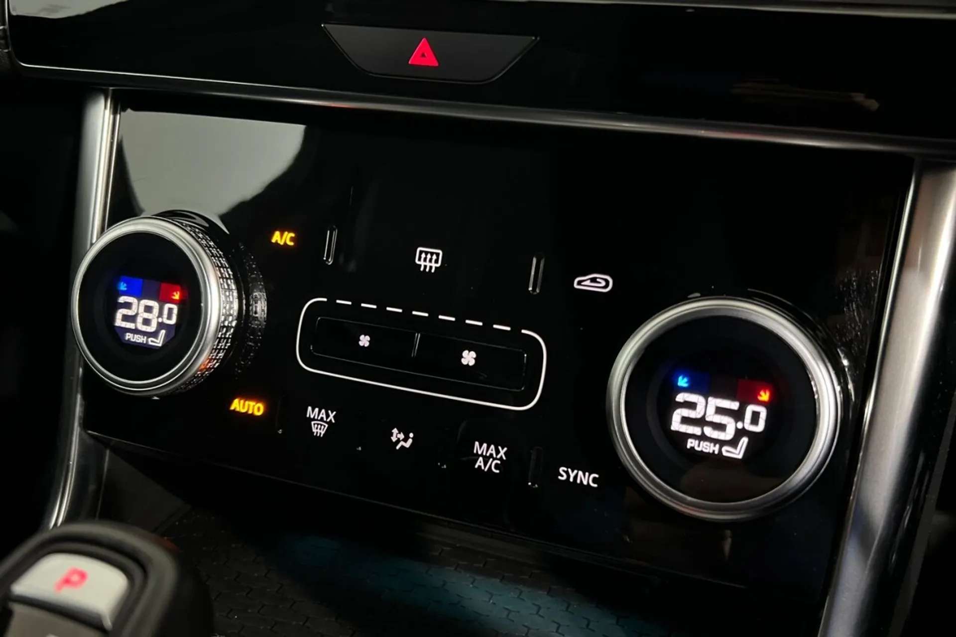 2019 JAGUAR XE 2019 JAGUAR XE